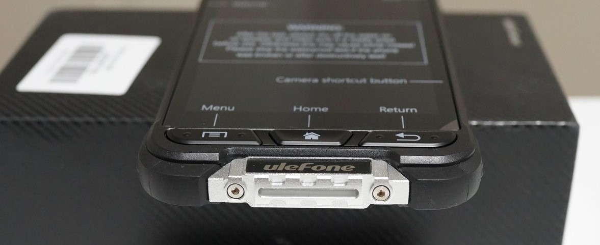 Ulefone ARMOR レビュー　IP68の防水防塵携帯　下から見たところの写真