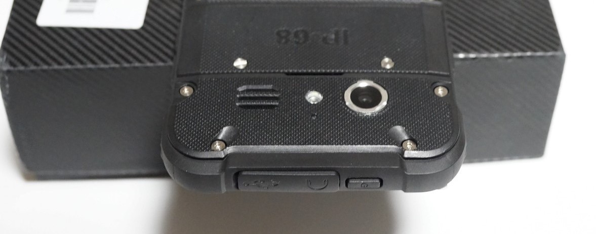 Ulefone ARMOR レビュー　IP68の防水防塵携帯　上から見たところの写真
