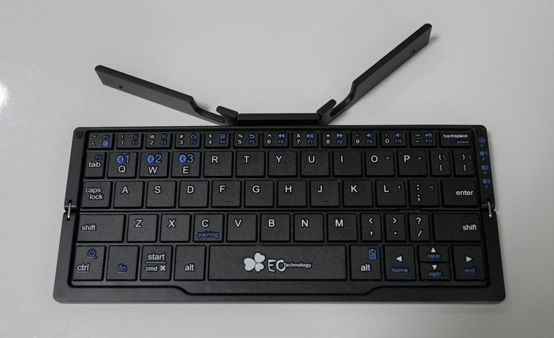 EC Technology Bluetooth 薄く折れて筆箱みたいに縦に長細くなるキーボード