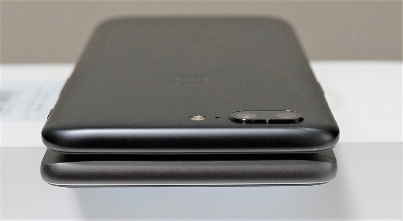 OnePlus 5 実機レビュー　　OnePlus 5 と OnePlus 3Tの外観の違い