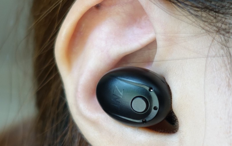 ZNT N1 Bluetooth 片耳用イヤホンレビュー　耳にいれたところの参考写真