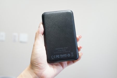 10000mAhなのに小さくて軽いAUKEYのモバイルバッテリーレビュー