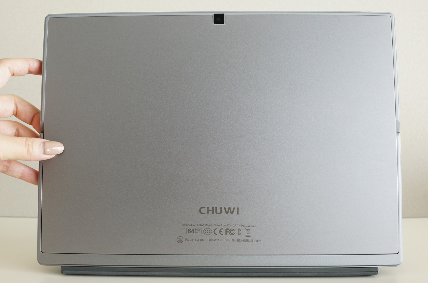 CHUWI UBook Pro レビュー　インターフェイス/U字キックスタンド/カメラなどの仕様