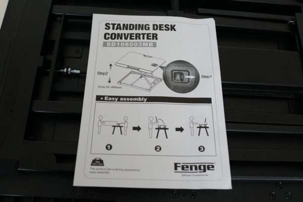 テーブルに置くだけで立位でパソコン操作ができるFengeのガス昇降式スタンディングデスクレビュー