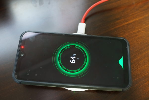 Blackview BV9800 レビュー　通知ライトとワイヤレス充電について