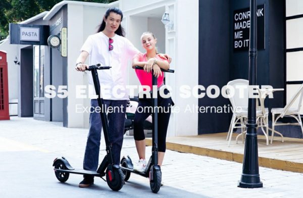耐荷重120kgでライトもついてて大人も遊べる本格的な電動スクーター