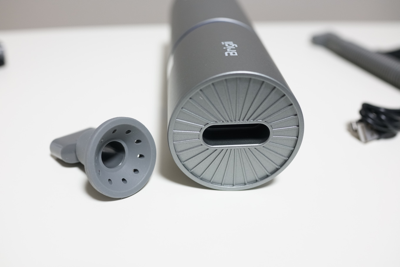圧縮袋用の電動ポンプもついたBrigii小型掃除機レビュー