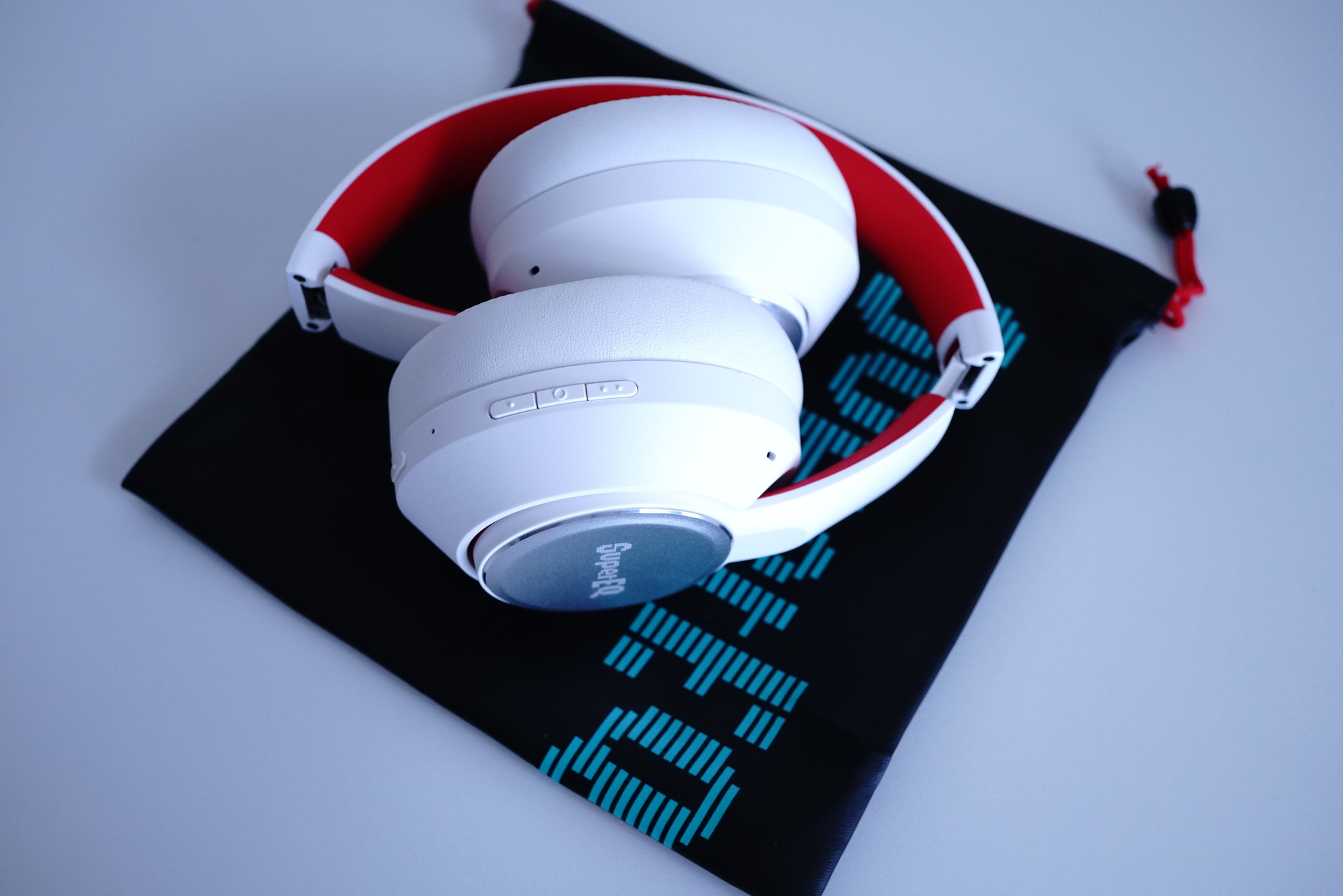 SuperEQ S1 Bluetoothヘッドフォンレビュー　小さく折りたためて持ち運びがしやすい