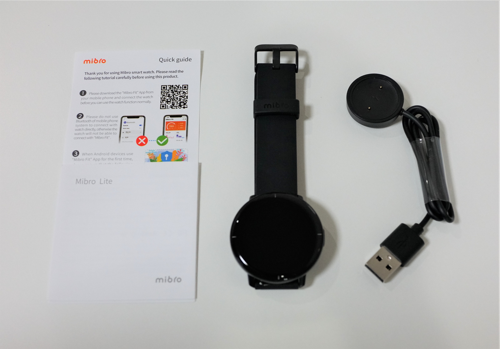 Mibro Lite レビュー　充電はマグネット式